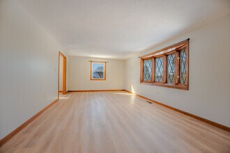 10 Milford Rd, Unit Duplex in South Grafton, MA - Foto de edificio - Building Photo