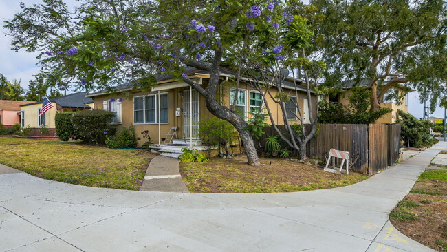 632 W Hillsdale St in Inglewood, CA - Building Photo - Building Photo