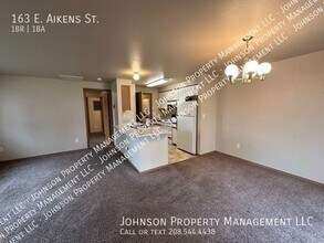 163 E Aikens St in Eagle, ID - Building Photo - Building Photo