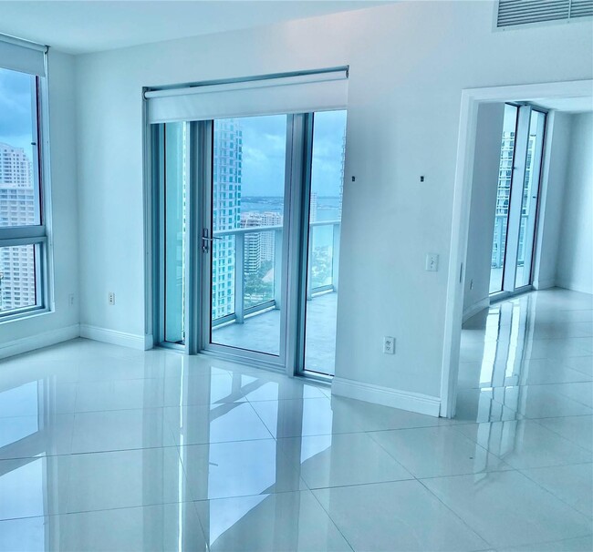 300 S Biscayne Blvd, Unit 0 in Miami, FL - Building Photo - Building Photo