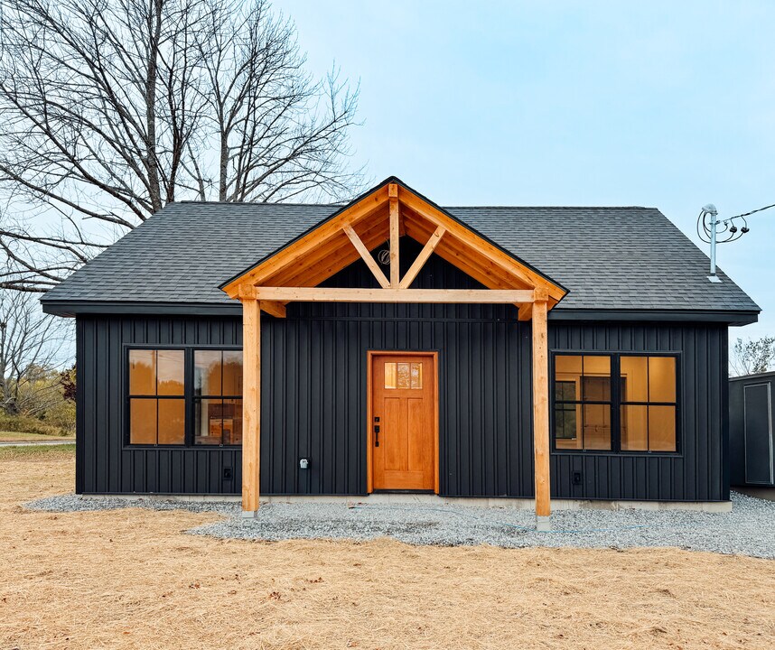 99 King Rd in Sabattus, ME - Foto de edificio