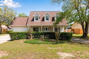 211 Natures Trail Ct NW in Fort Walton Beach, FL - Building Photo