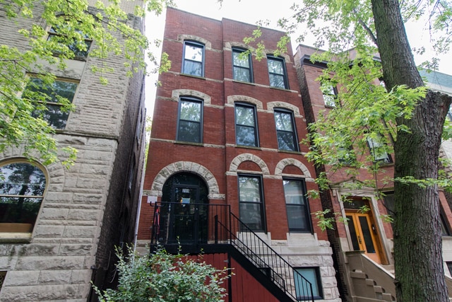 property at 711 W Briar Pl