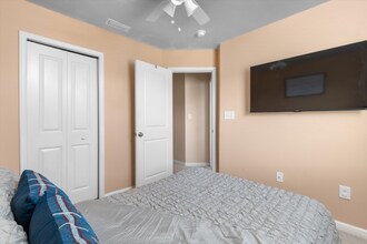 2032 Petersen Way in Suffolk, VA - Building Photo - Building Photo