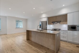 11188 72 Av in Delta, BC - Building Photo - Building Photo
