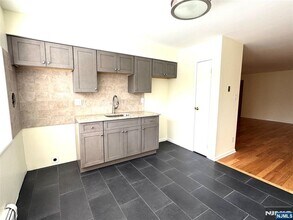 20 W Harriet Ave in Palisades Park, NJ - Building Photo - Building Photo