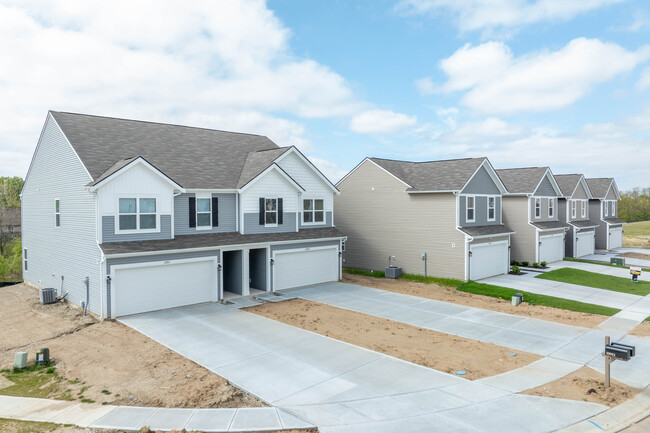 The Courtyards at Bellewood in Indianapolis, IN - Building Photo - Building Photo