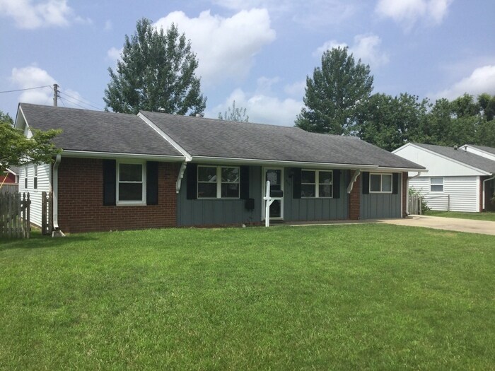 808 Delbrook Dr in New Whiteland, IN - Building Photo