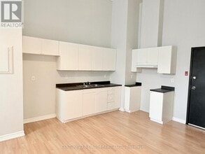 19 Dunlop St W in Barrie, ON - Building Photo - Building Photo