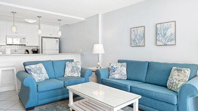 7205 Thomas Dr in Panama City Beach, FL - Building Photo - Building Photo