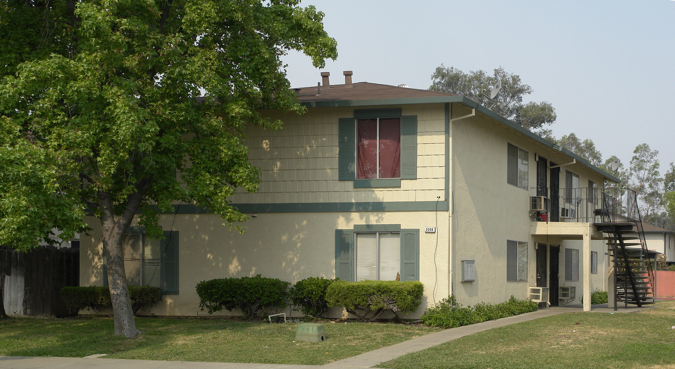 2208 Spanos St in Antioch, CA - Building Photo