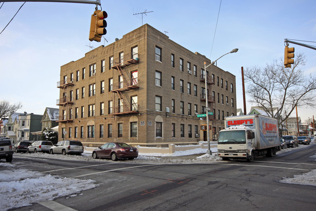 72 Ridgewood Ave in Brooklyn, NY - Building Photo - Building Photo