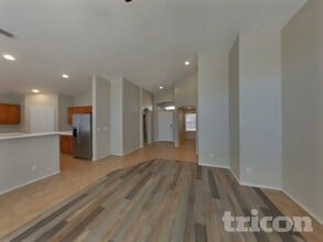 8625 W Chickasaw St in Tolleson, AZ - Foto de edificio - Building Photo