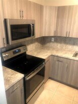 770 NE 128th St in North Miami, FL - Building Photo