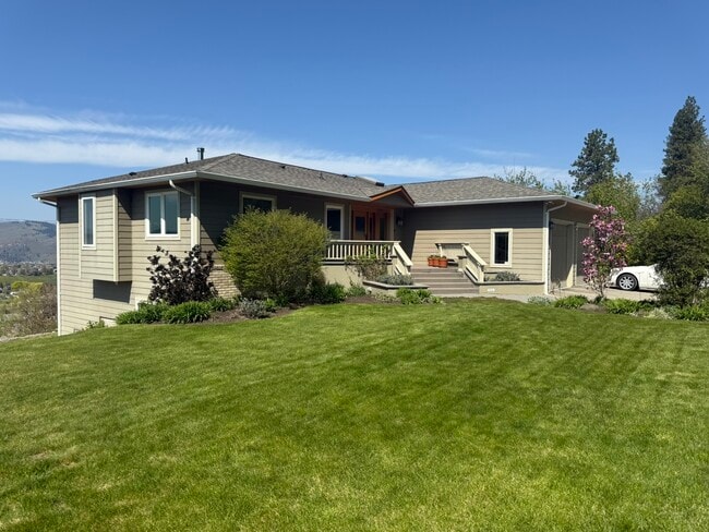 996 Galiano Rd in Vernon, BC - Building Photo - Building Photo
