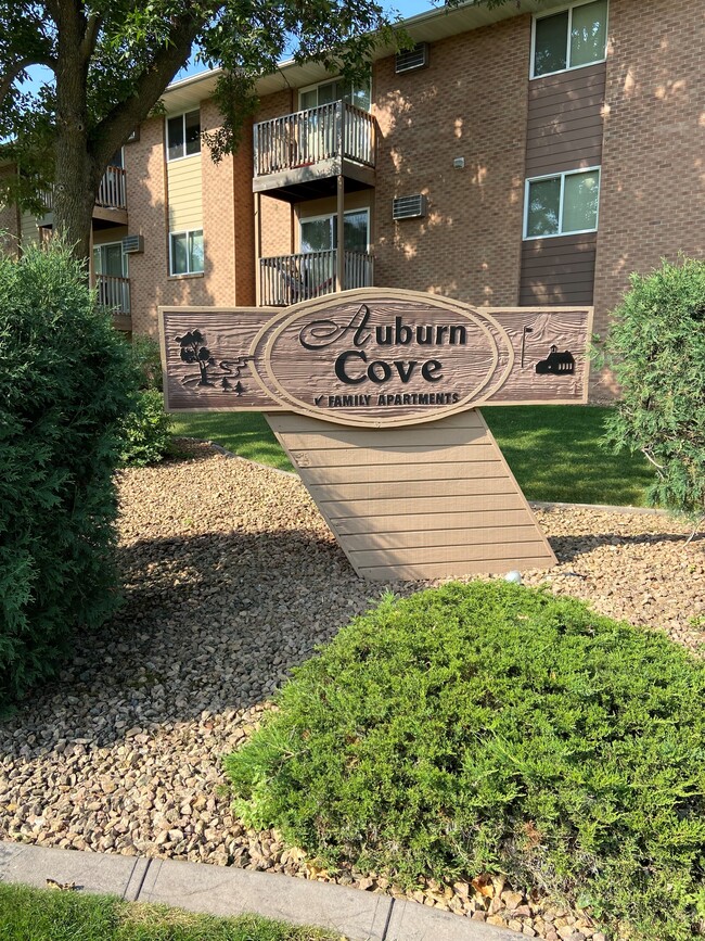 Auburn Cove Apartments., LLC in St. Cloud, MN - Foto de edificio - Building Photo