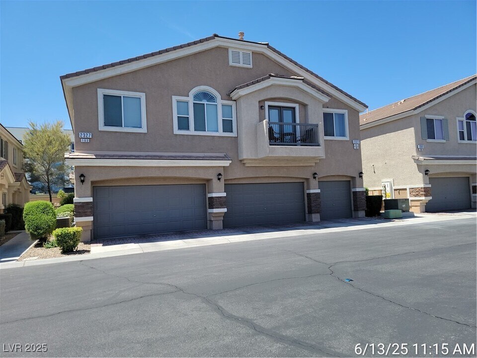 2327 Koho Dr in Las Vegas, NV - Building Photo