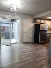 1331 Flower St in Medford, OR - Building Photo - Building Photo