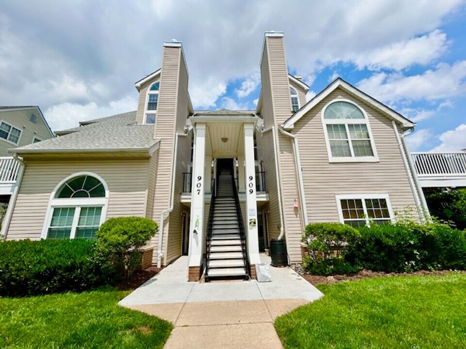 907 Hillside Lake Terrace in Gaithersburg, MD - Building Photo