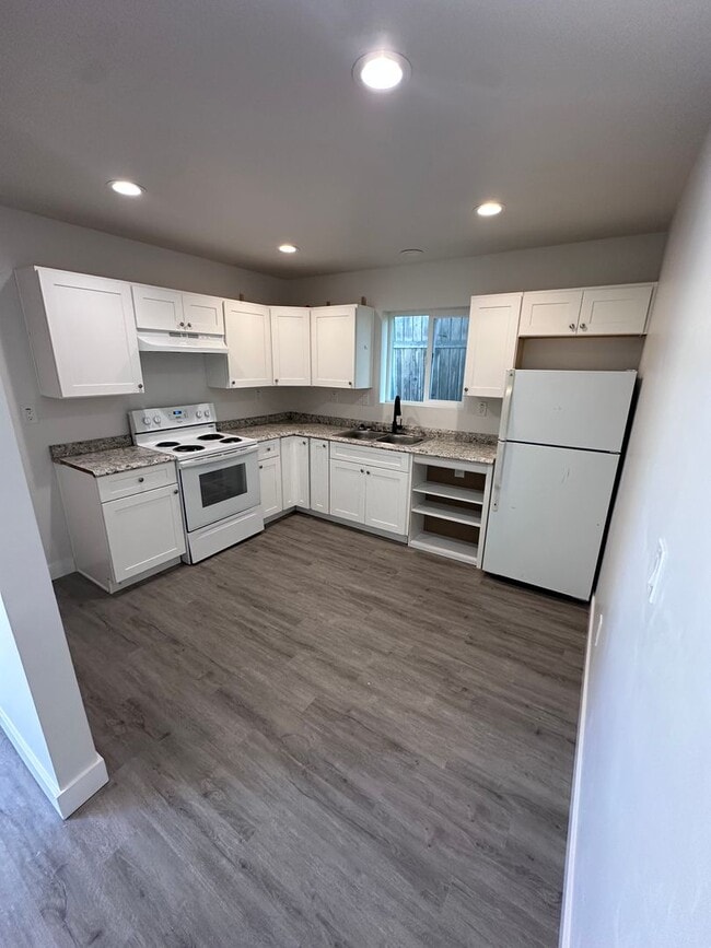 454 Colin Kelly Dr