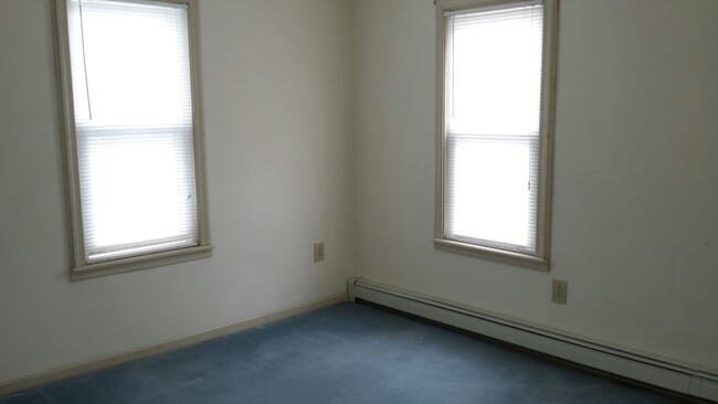 152 E Elm Street, Unit #3 in Dunmore, PA - Foto de edificio - Building Photo