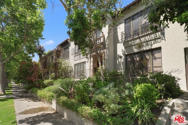 175 N Sycamore Ave in Los Angeles, CA - Foto de edificio - Building Photo