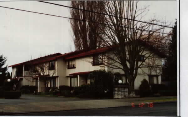 1016 9th St SE in Puyallup, WA - Foto de edificio