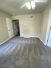 1274 E 36th Ct in Des Moines, IA - Building Photo - Building Photo