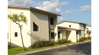 Perrine Rainbow in Miami, FL - Building Photo