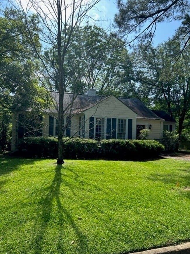 1702 St Mary St in Jackson, MS - Building Photo - Building Photo