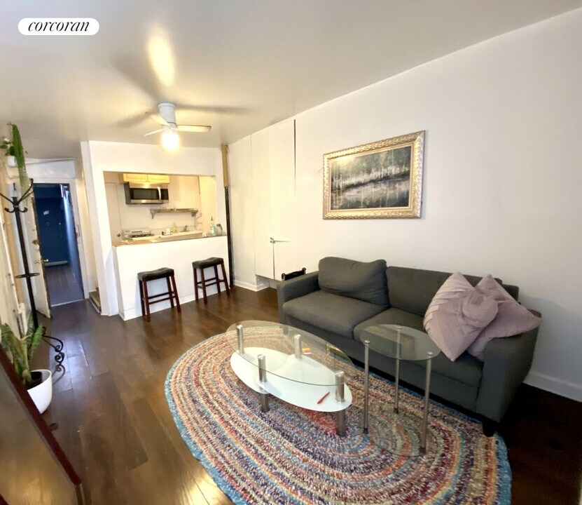7 Spring St in New York, NY - Building Photo