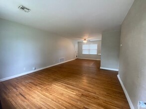 1443 E 49th Pl in Tulsa, OK - Foto de edificio - Building Photo