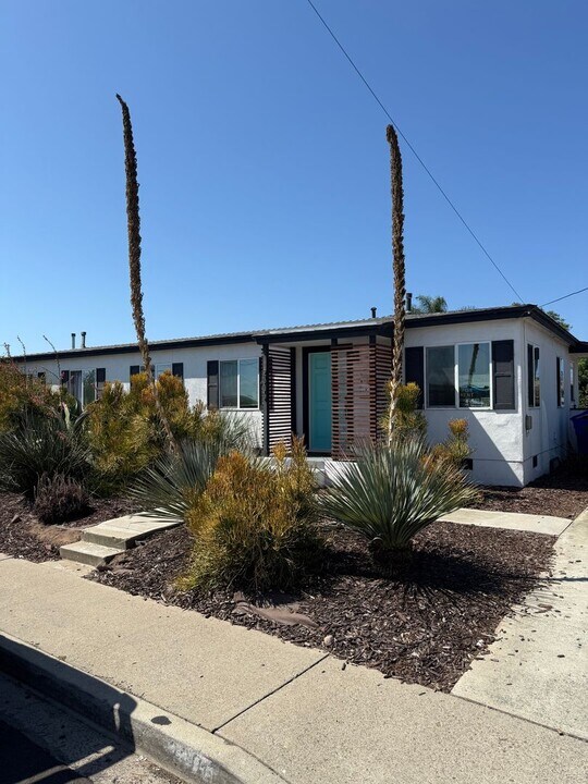 2006 Burroughs St in San Diego, CA - Building Photo