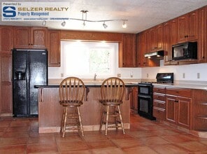 1660 Wildwood Rd in Ukiah, CA - Building Photo - Building Photo