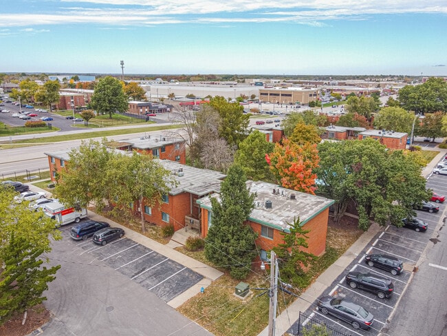 Courtyard Apartments in Columbia, MO - Foto de edificio - Building Photo