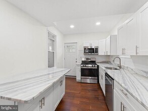 2443 Nicholas St in Philadelphia, PA - Building Photo - Building Photo