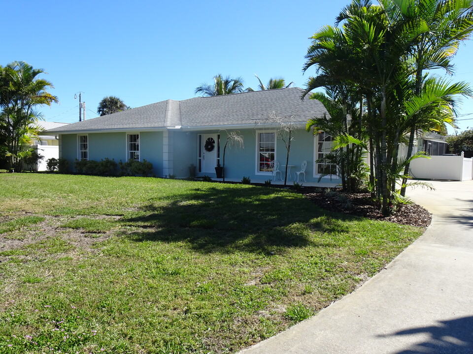 131 13th Ave in Indialantic, FL - Building Photo