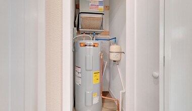 104 E Overton St in Tuscola, IL - Building Photo - Building Photo