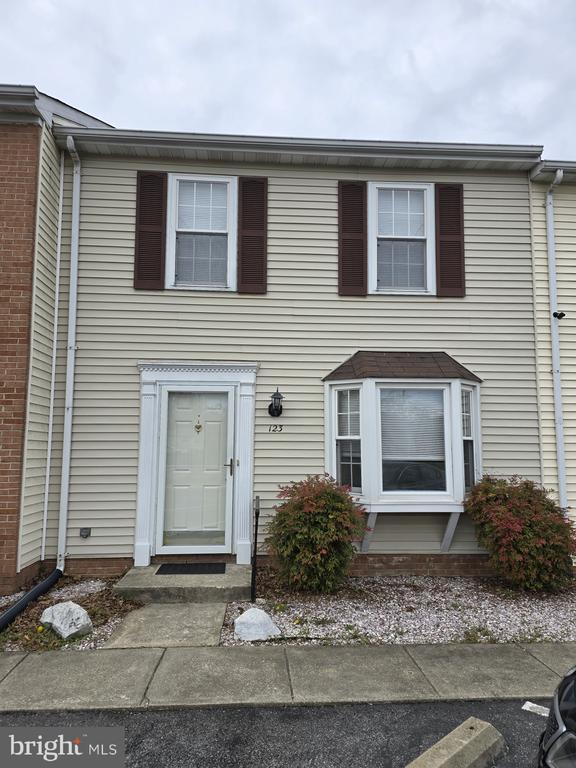 property at 123 La Grange Ave