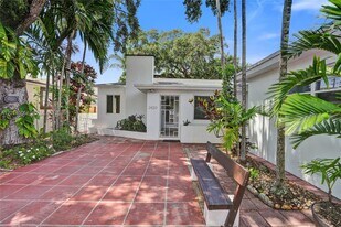 2420 SW 16th St in Miami, FL - Building Photo