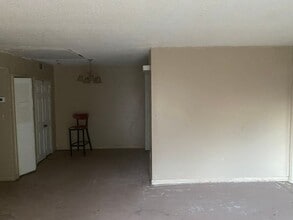 1505 Camelot Dr in College Park, GA - Foto de edificio - Building Photo