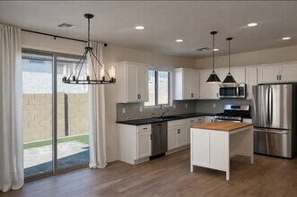 8337 E Irwin Ave in Mesa, AZ - Building Photo - Building Photo