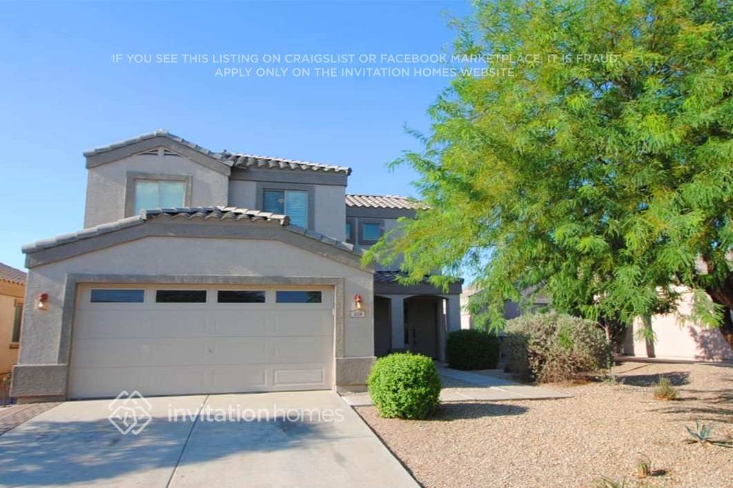 328 E March St in San Tan Valley, AZ - Building Photo