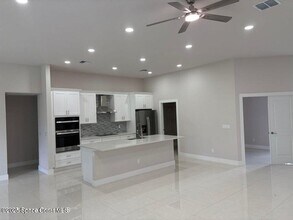 3839 Jupiter Blvd SE in Palm Bay, FL - Foto de edificio - Building Photo