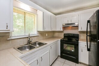 125 James Garfield Cir in Jackson, MS - Foto de edificio - Building Photo