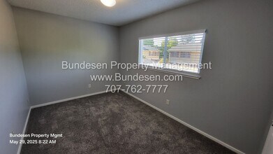 300 Stony Point Rd in Santa Rosa, CA - Building Photo - Building Photo