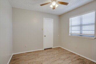1408 Aberdeen Ave in Wolfforth, TX - Building Photo - Building Photo