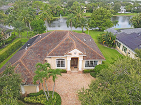 18530 SE Lakeside Dr in Tequesta, FL - Foto de edificio - Building Photo