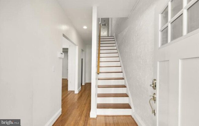 property at 32 Seaton Pl NW