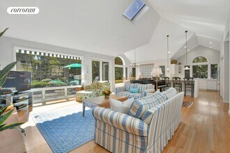 74 N Woods Ln in East Hampton, NY - Building Photo - Building Photo